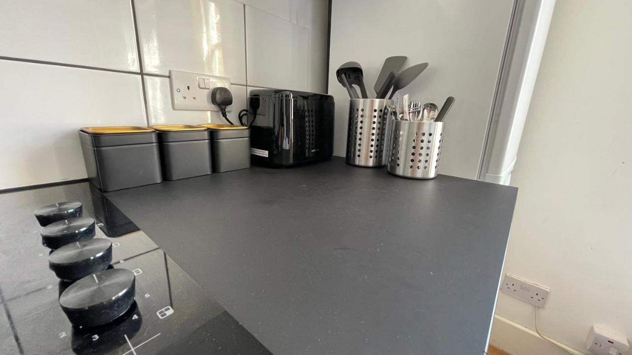 Lovely Studio Flat In The Heart Of Holloway. 런던 외부 사진